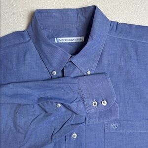 Southern Tide | Button Down | Sullivans Blue Shirt in Men’s size Large